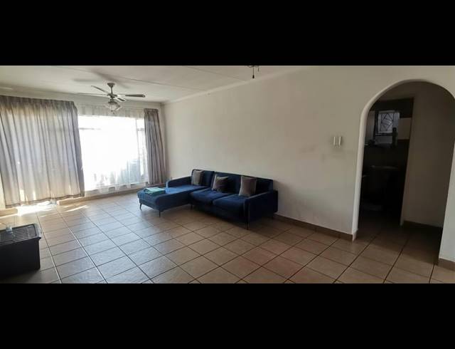 2 BEDROOM FLAT FOR SALE IN VEREENIGING CENTRAL